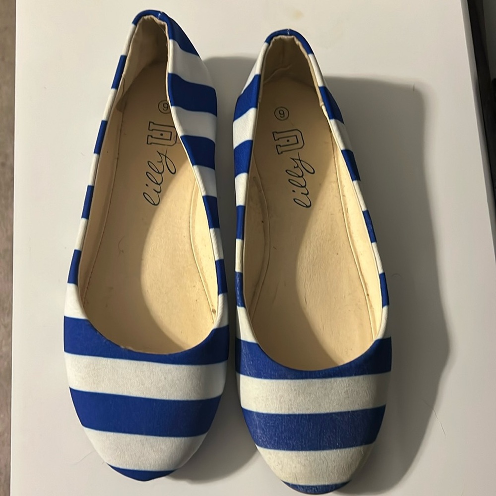Lilly U striped flats size 9